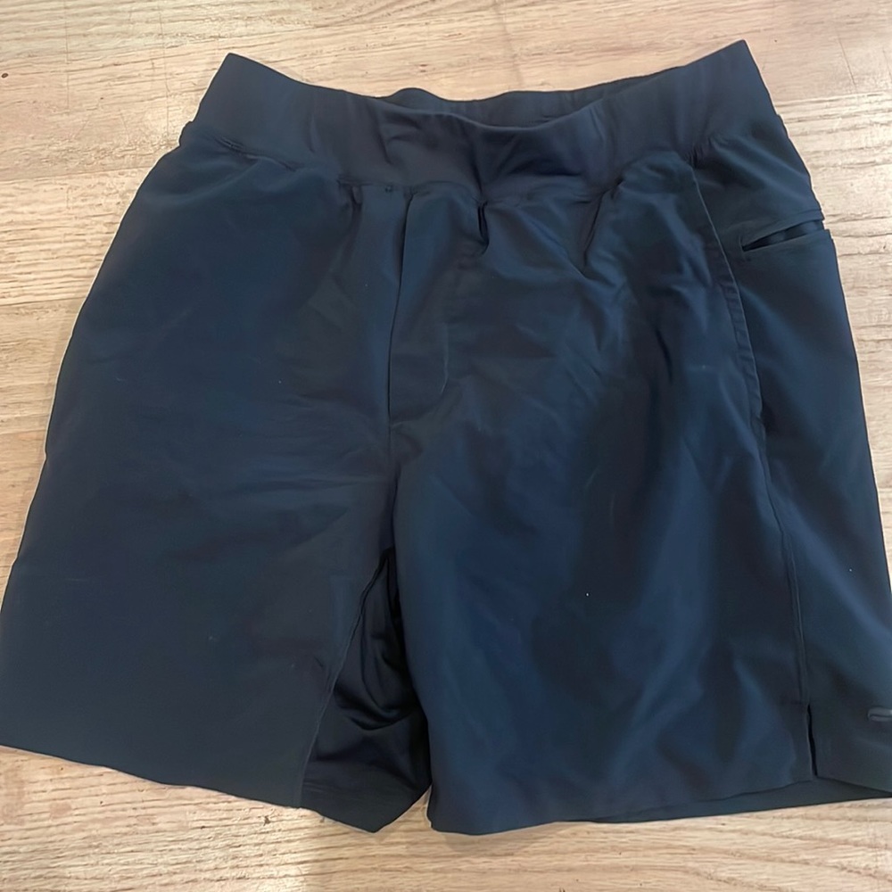 Mens Fabletics 7 in shorts Black, size medium